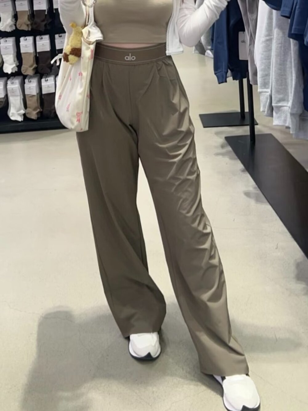 ALO Yoga Suit Up Trouser Olive(Regular 30”)🍻Lightweight Relaxed Fit Minimalist - Picture 2 of 7
